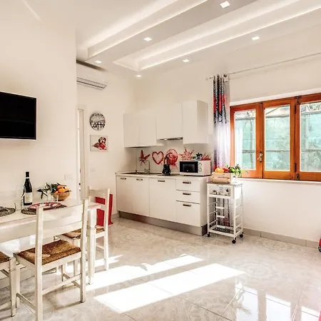 Casa Lolla, Red Rose In The Heart Of Sorrento Apartment Exterior photo
