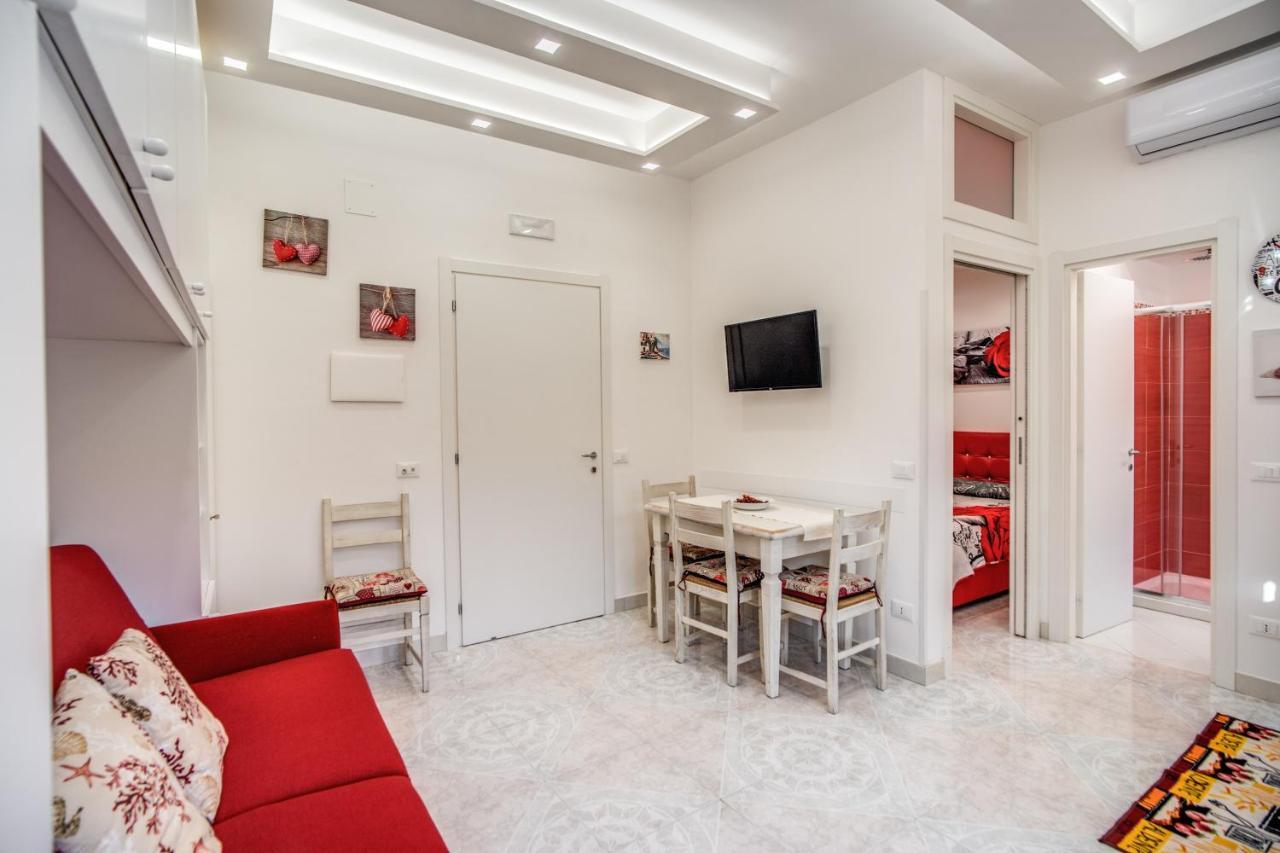 Casa Lolla, Red Rose In The Heart Of *
